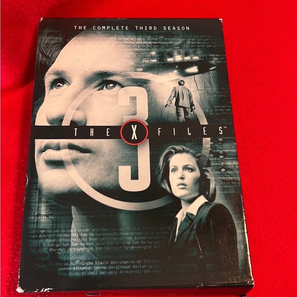 The X Files complete 2nd & 3rd Seasons DVD sets - Picture 2 of 12